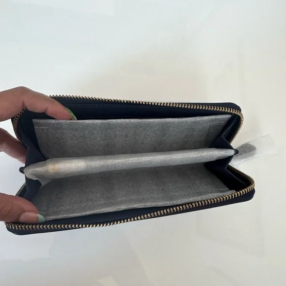 Coach Brand Blue Wallet Sleek Design Leather - Picture 2 of 3